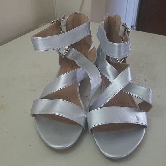 Sandals - Picture 1 of 6